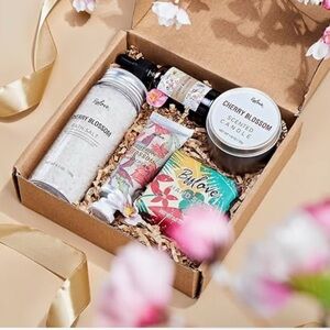 Bfflove Gift Set with Cherry Blossom Scent